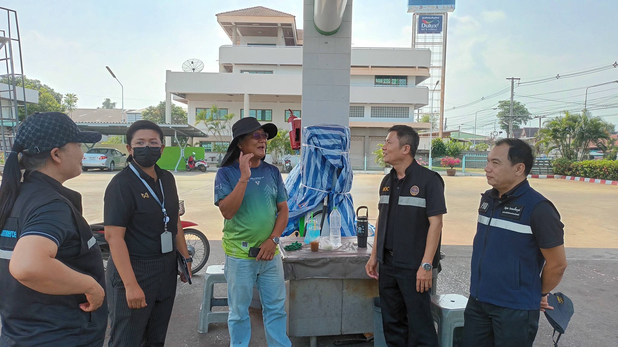 พาณิชย์จังหวัดมหาสารคาม พร้อมภาคีเครือข่าย ลงพื้นที่ตรวจสอบข้อเท็จจริง กรณีการปิดสถานีบริการน้ำมัน ในพื้นที่ อ.โกสุมพิสัย